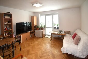 Pěkný 2+1, 60,4 m2, v cihlovém domě, se dvěma balkony, Žate - 4