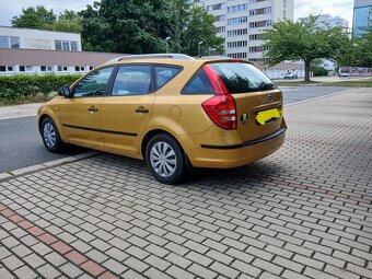 Kia Ceed 1.4i 80KW Rok Výroby 2010  Combi - 4