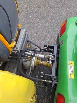 Zahradní traktor John Deere X740 - 4