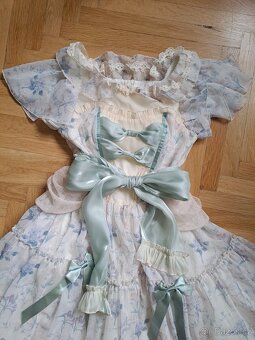 Šaty historické bohatě zdobené - 4