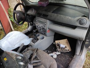 Mazda 2 DY - 4