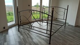 Postel s baldachýnem z tepaného železa 160x200 - 4