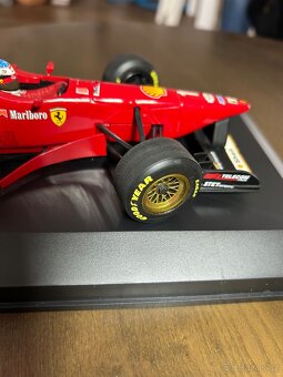 Ferrari F310/2 1:18(1996) - 4