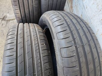 17"zánovní letní pneu Goodyear 215/55/17 6000Kč/4ks - 4