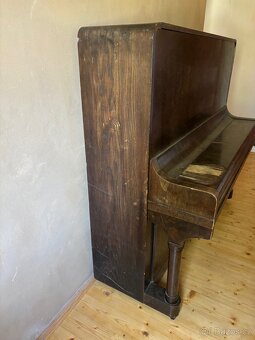 Prodám starší akustické piano – krásný zvuk, plně funkční - 4