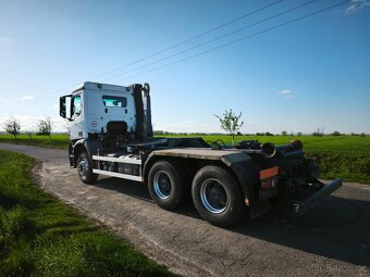 Mercedes Arocs 2645 kontejner - 4