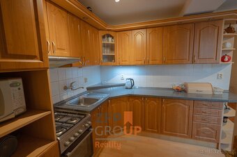 Prodej rodinného domu 4+1 s bazénem o rozloze 144 m2, ulice - 4