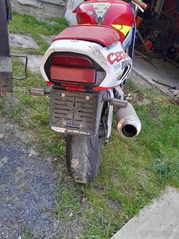 Honda FireBlade CBR 900 SC33 - 4