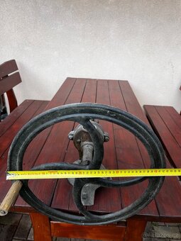 Starožitný ruční mlýn, mlýnek - 4