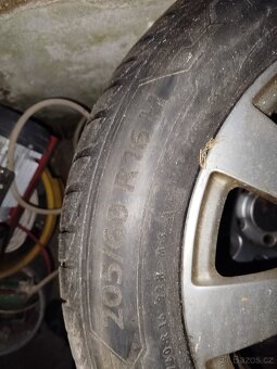 Prodám zimní kola 205/60/R16 - 4
