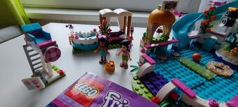 LEGO® Friends 41313 Letní bazén v městečku Heartlake - 4