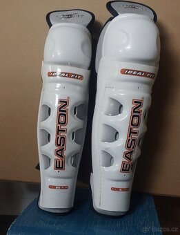 Hokejové brusle, chrániče, kalhoty, rukavice - 4