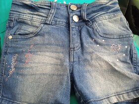 Džínové dívčí kraťasy se štrasovou aplikací - 4