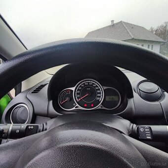 Mazda 2 benzín rok 2011 - 4