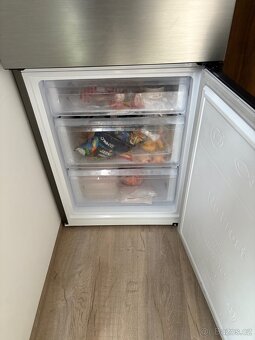 Chladnička s mrazničkou Samsung RB38C600CS9/EF - 4