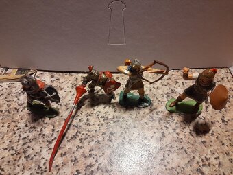 Prodám staré figurky vojácků cinové ručně malovaný - - 4