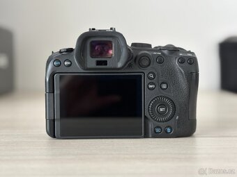 Canon EOS R6 + Smallrig Cage - 4