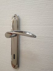 Dveřní klika / kování, stříbrná lesk, rozteč 90mm/3ks - 4