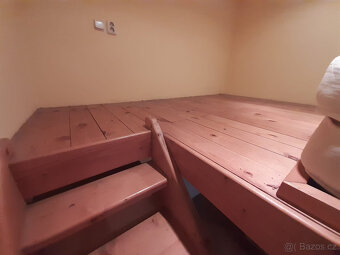 2 postele, pod nimi skříně - 4