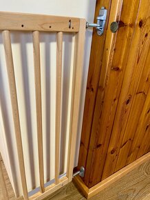 Dřevěná bezpečnostní zábrana 70 x 75-110 cm - 4