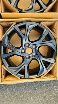 NOVÉ Alu kola 18” Toyota - 4