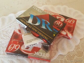 Audiokasety, CD, i prázdné obaly - 4