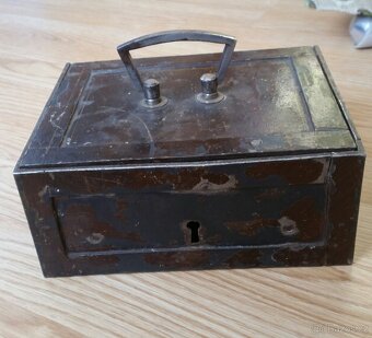 Svítilna - cvrček,nožíky Mikov Afrika a jiné,ple.pistolka - 4