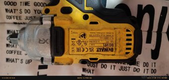 Aku rázový utahovák DeWALT - 4