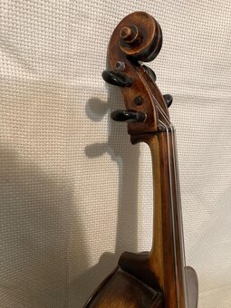 Replika barokní violy s širokými luby - 4