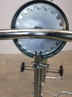 Otočný lakovací stojan 10 ramen - 4