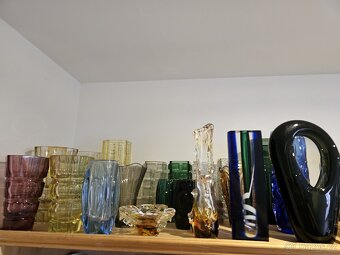 Sbírám STARÉ VÁZY, RETRO FIGURKY, HUTNÍ SKLO, PORCELÁN - 4