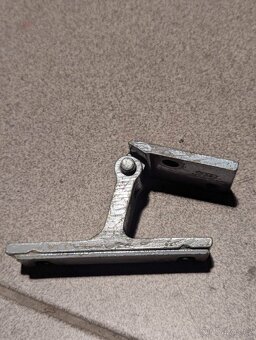 závěs dveří Audi A6 C4 1994-1997 OEM 4A0831401 - 4