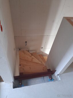 Schody ocelové točité levé 308 cm - 4