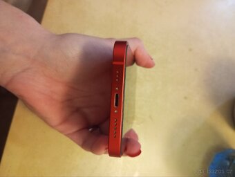 iPhone 12, baterie 100% - 4