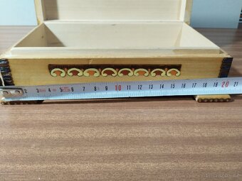 Dřevěná šperkovnice + bižuterie - 4