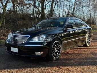 Toyota Crown Majesta V8 - 4