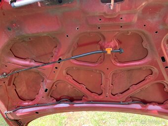 Přední kapota Kia Ceed. - 4