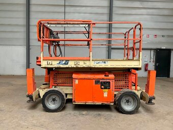 TERÉNNÍ NŮŽKOVÁ PLOŠINA JLG 260 MRT - 4