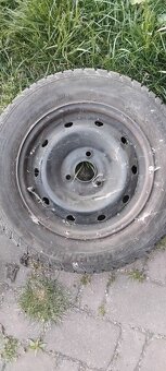Prodám 2x zimní kolo z Citroënu Saxo – dobrý stav - 4