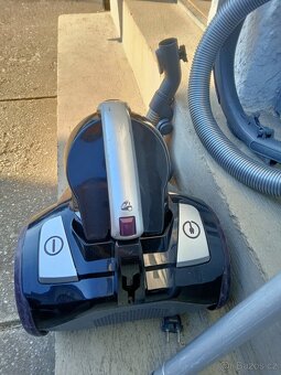 Bezsáčkový vysavač Hoover Reactiv, model RC 16011 - 4