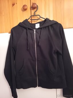 Černá basic mikina (Sinsay) na zip s kapucí - 4