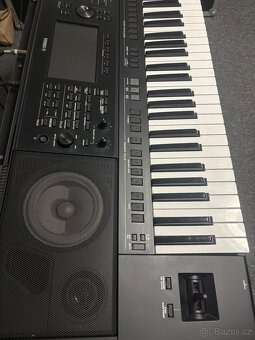 Yamaha PSR - SX900 - 4