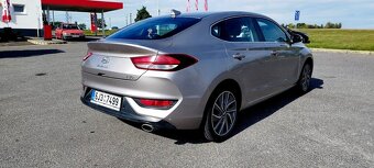 Hyundai i30 Fastback 1,4T GDi nové v ČR 1, majitel - 4