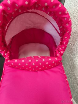 Nový kočárek pro panenky – růžový s puntíky - 4