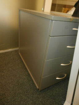 Skříňka se zásuvkami na kolečkách, kontejner od 500 kč - 4