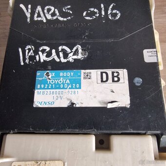 Pojistkova skrin  komfortni jednotka Toyota Yaris Auros RAV4 - 4