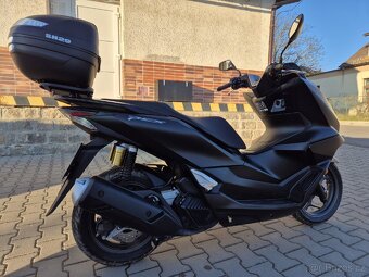 Prodám HONDA PCX125 DX, r. v. 2025, ABS, TC, ČR, 2015km - 4