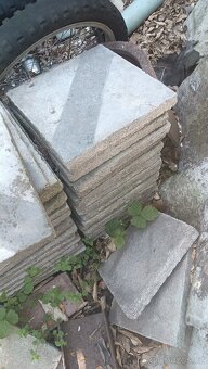 Daruji za odvoz starší venkovní dlaždice 22x22cm - 4