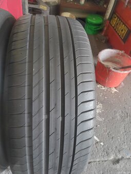 Prodám 4xletni pneu 225/50/18. - 4