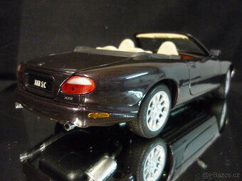 Jaguar XKR S/C Maisto 1/18 - 4